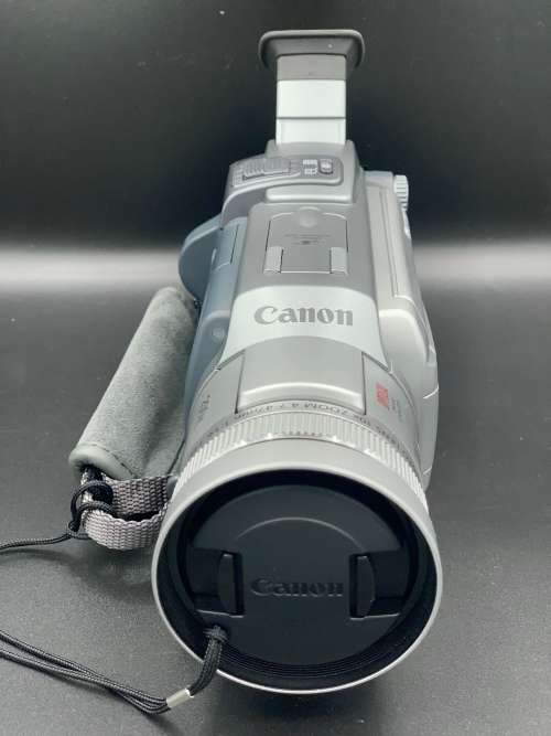 Canon MVX3i Digital Camcorder with Accessories