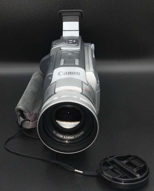 Canon MVX3i Digital Camcorder with Accessories