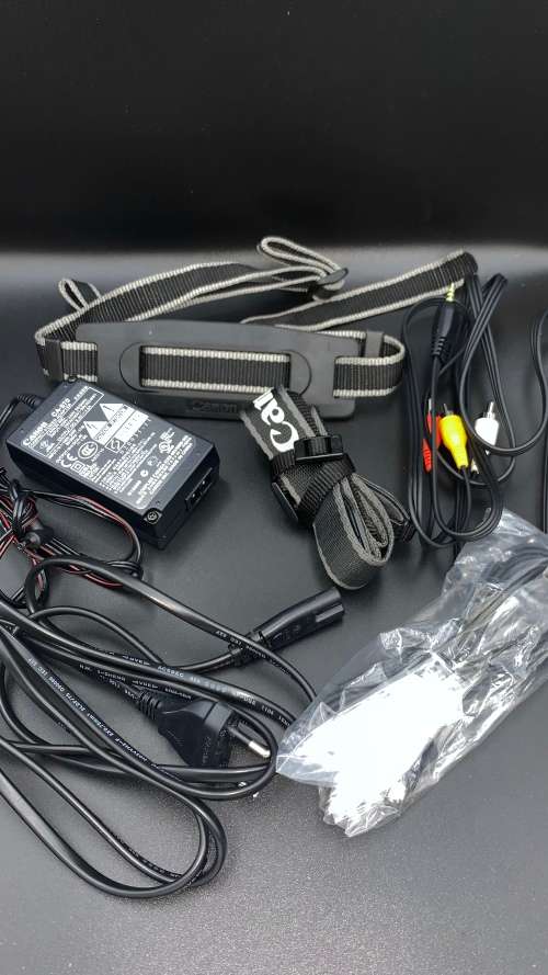 Canon MVX3i Digital Camcorder with Accessories