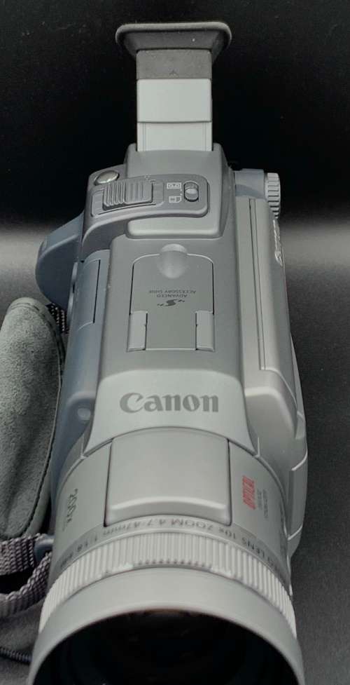 Canon MVX3i Digital Camcorder with Accessories