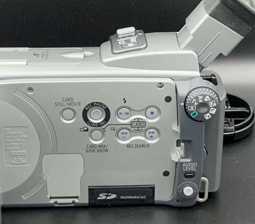 Canon MVX3i Digital Camcorder with Accessories