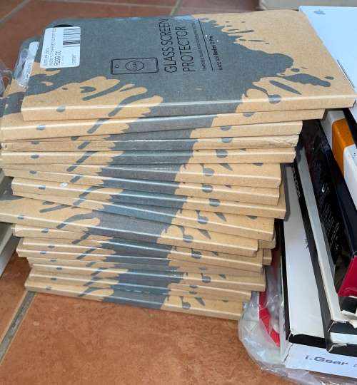 BARGAIN!!!!Bulk Lots Assorted Smart Phones/iPads/Kindle Covers/Screen Protectors e.t.c