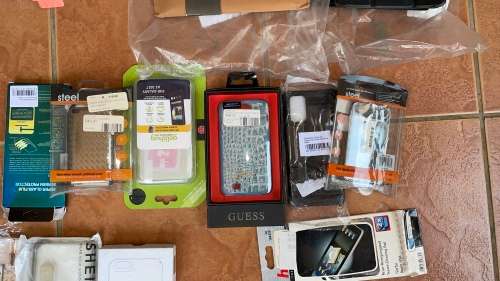 BARGAIN!!!!Bulk Lots Assorted Smart Phones/iPads/Kindle Covers/Screen Protectors e.t.c