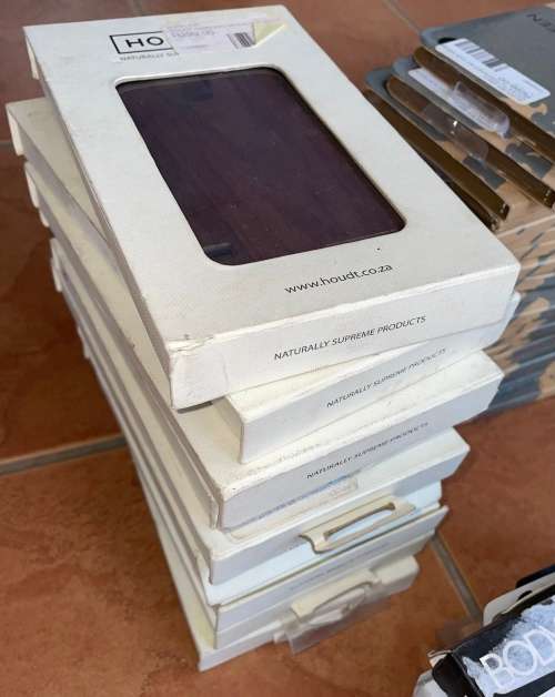 BARGAIN!!!!Bulk Lots Assorted Smart Phones/iPads/Kindle Covers/Screen Protectors e.t.c