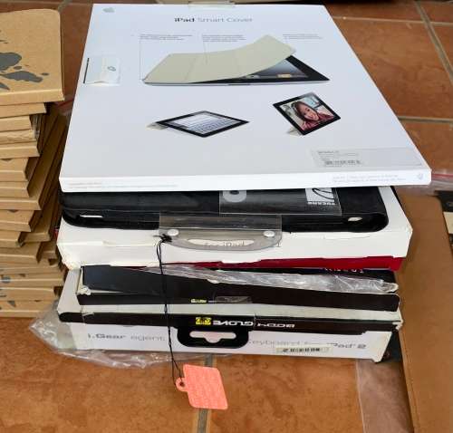 BARGAIN!!!!Bulk Lots Assorted Smart Phones/iPads/Kindle Covers/Screen Protectors e.t.c