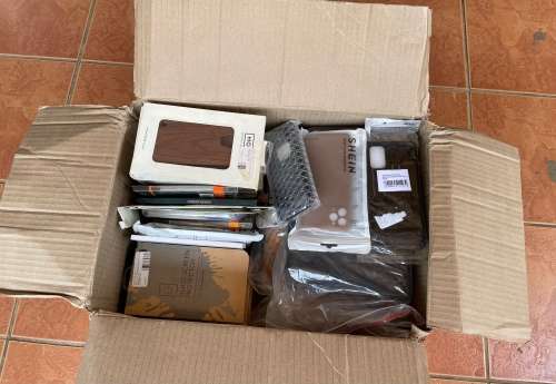 BARGAIN!!!!Bulk Lots Assorted Smart Phones/iPads/Kindle Covers/Screen Protectors e.t.c