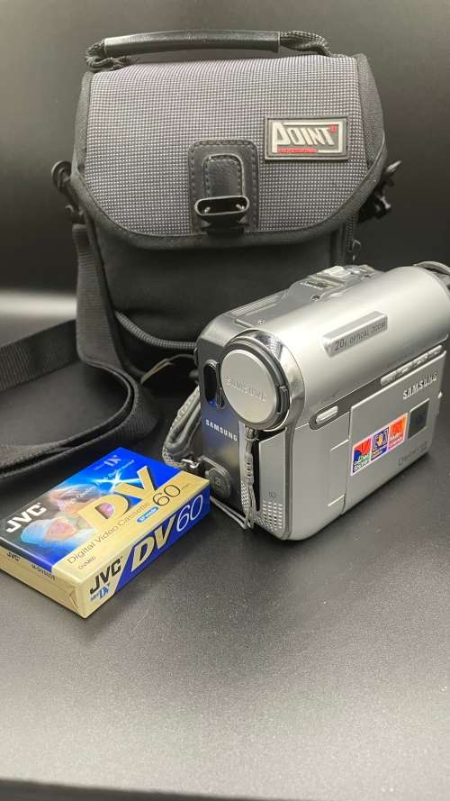 SAMSUNG DIGITAL CAMCORDER WITH MINI DV AND CARRY BAG!!!