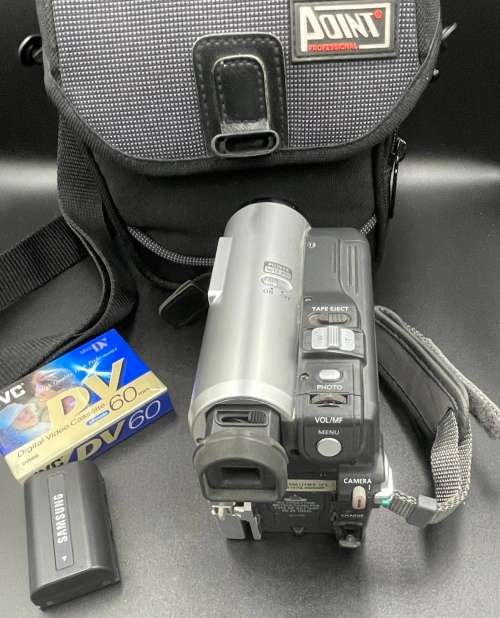 SAMSUNG DIGITAL CAMCORDER WITH MINI DV AND CARRY BAG!!!