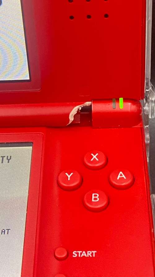 !!!NINTENDO DS LITE WITH GAMES AND EXTRA ACCESSORIES!!!