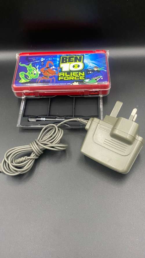 !!!NINTENDO DS LITE WITH GAMES AND EXTRA ACCESSORIES!!!