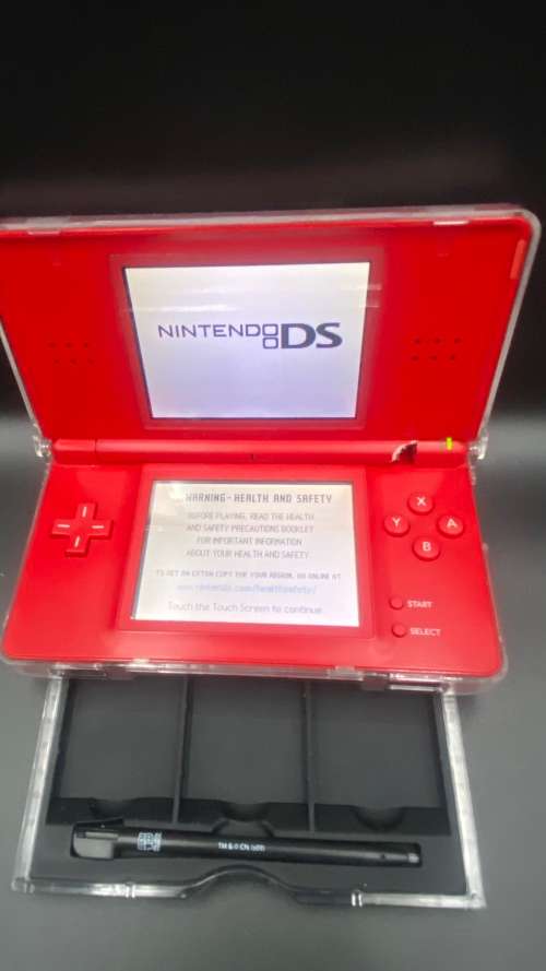 !!!NINTENDO DS LITE WITH GAMES AND EXTRA ACCESSORIES!!!