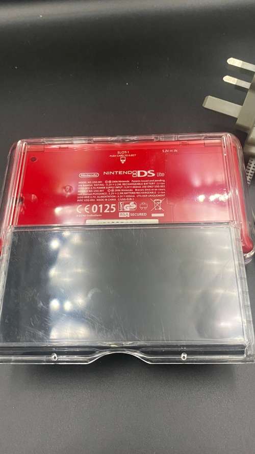 !!!NINTENDO DS LITE WITH GAMES AND EXTRA ACCESSORIES!!!