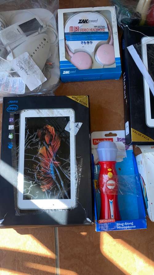 BARGAIN!!!LOTS GADGETS/KIDDIES-ELECTRONICS!!!!