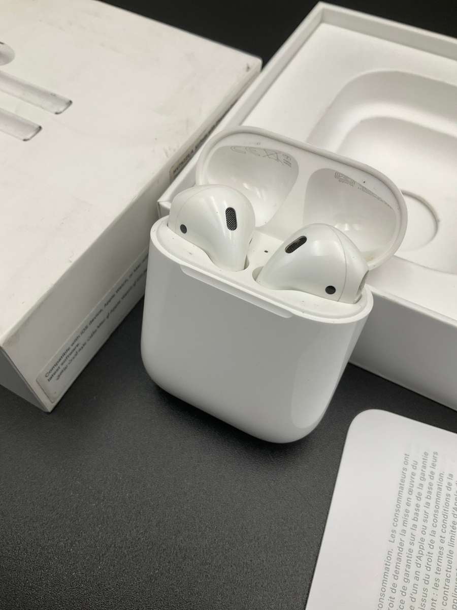 Original Apple AirPods 2 With Charging Case (2nd generation) Read!