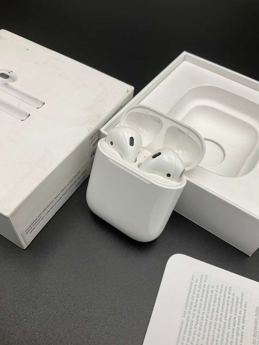 Original Apple AirPods 2 With Charging Case (2nd generation) Read!