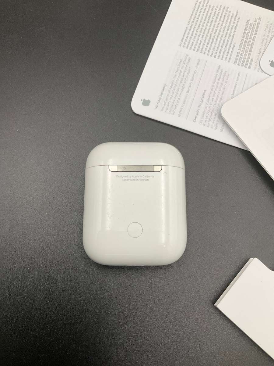 Original Apple AirPods 2 With Charging Case (2nd generation) Read!