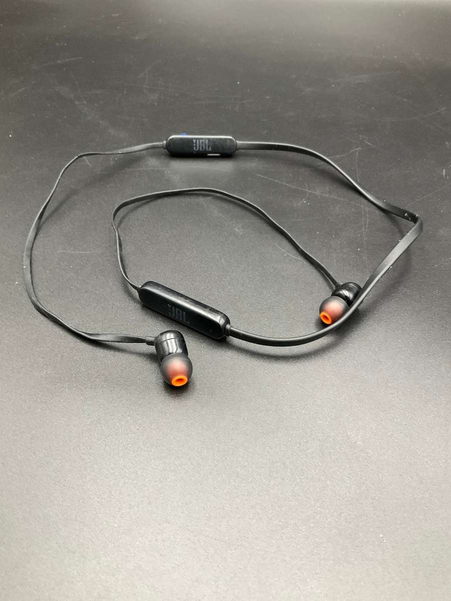 JBL TUNE 110BT IN EAR BLUETOOTH HEADPHONE. PLS READ!