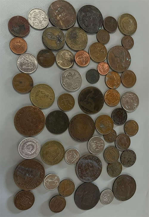 ** R1.00 ** Starting - Lot of 50 coins, Mixed SA some others! #4