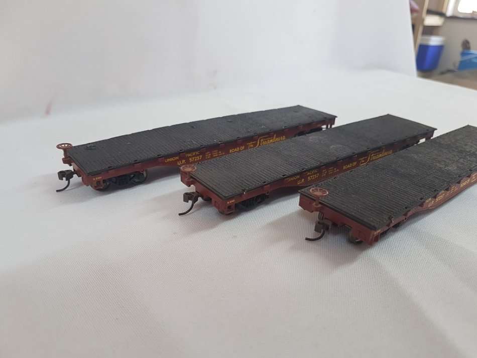 HO Bacmann set of 3 flatbed wagons