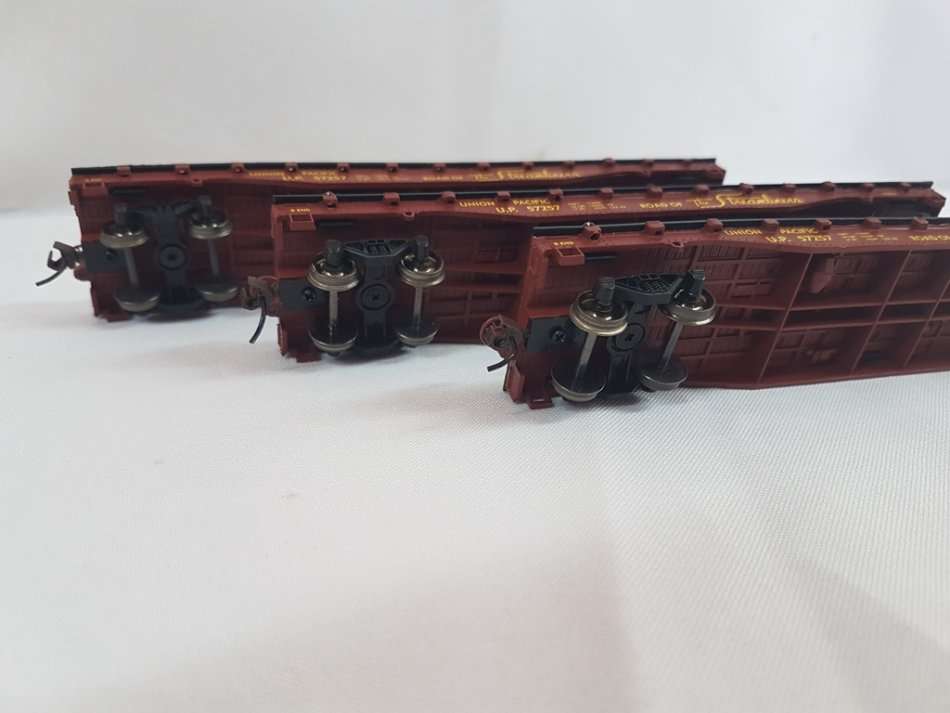 HO Bacmann set of 3 flatbed wagons