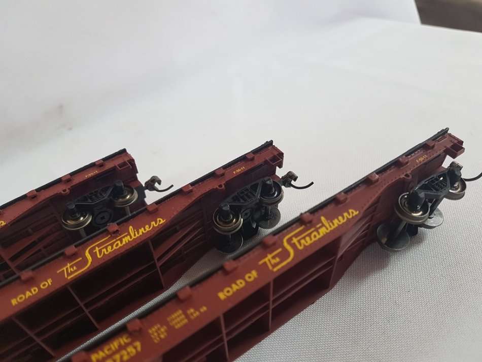 HO Bacmann set of 3 flatbed wagons