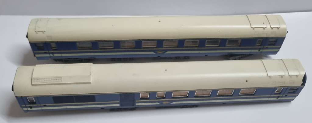 HO Lima Blue Train coach scrapyard