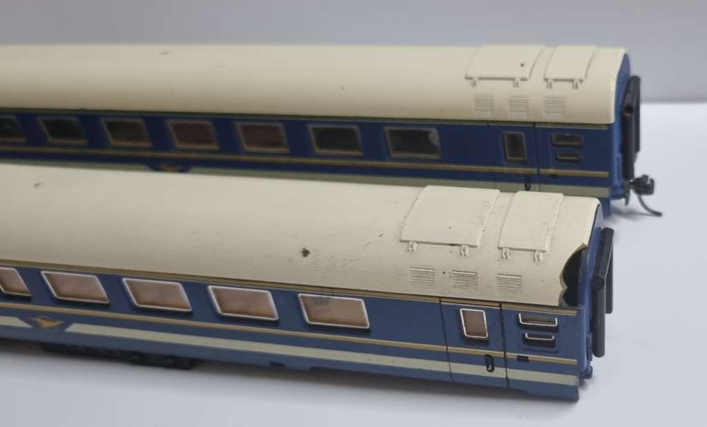 HO Lima Blue Train coach scrapyard