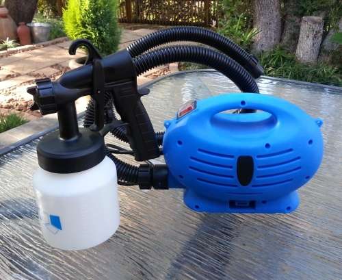 Paint Spray gun perfect for DIY. Sprays 15 Square in 10 minutes.  Brand new.