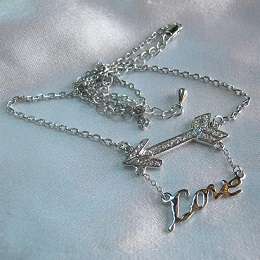 Love arrow necklace