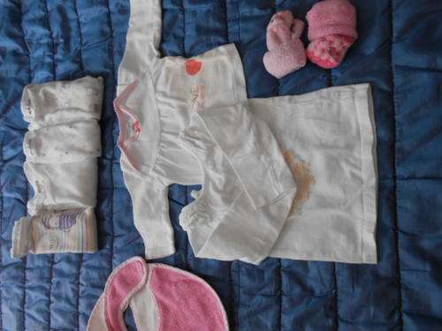 Lot of 4 short sleeve bodies and 2 long sleeve shirts for baby girl 0 to 3 monthe