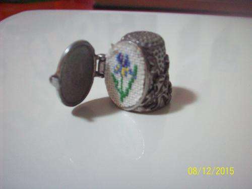 Metal Thimble with Locket opens reveal embroidery