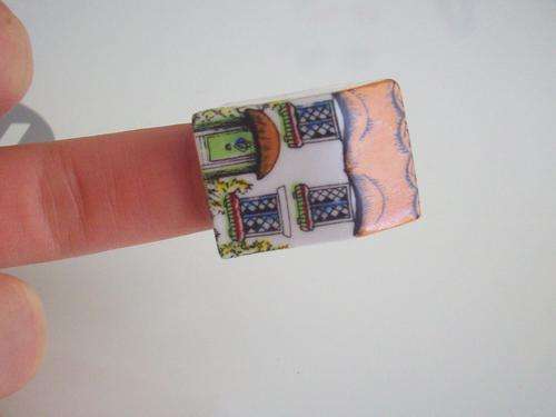 Little Cottage Thimble from the Birchcroft China Cottage Collection, UK