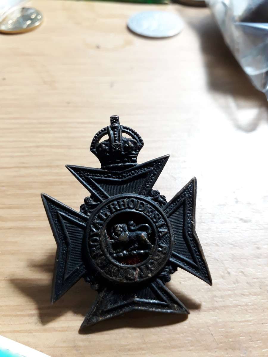 THE RHODISIA REGIMENT CAP BADGE
