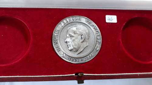 VERWOERD & STRYDOM 1966 SILVER MEDALLION IN BOX WEIGHT 65.8g STERLING