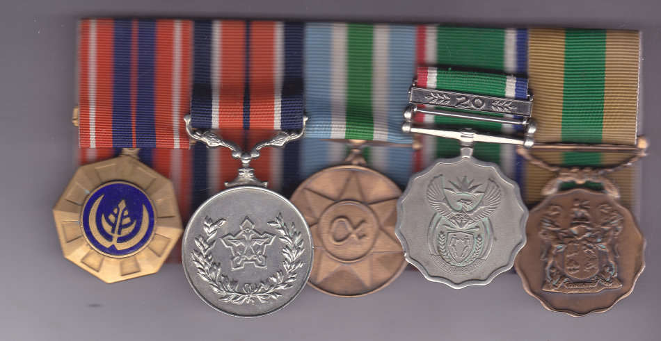SANDF 20 YEAR LONG SERVICE GROUP - INC PRO PATRIA 20YR  AND 10 YR - MOUNTED AS WORN