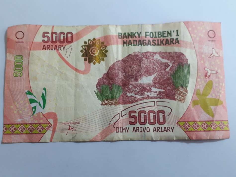 MADAGASCAR 5000 ARIARY WHALE NEW SERIES FV=R19.82