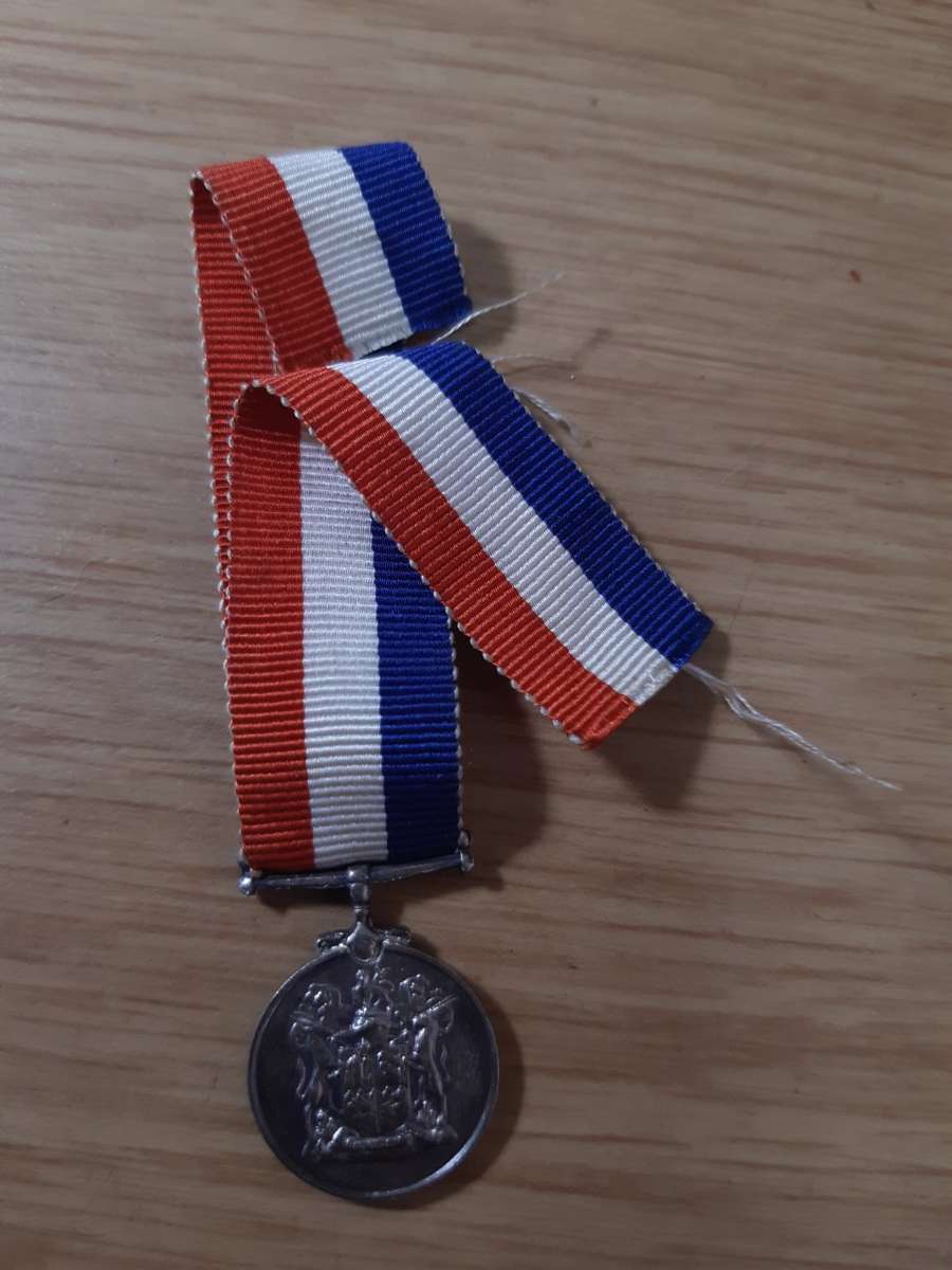 SOUTH AFRICA WWII WAR SERVICES MEDAL 1939-1945 MINIATURE WITH RIBBON