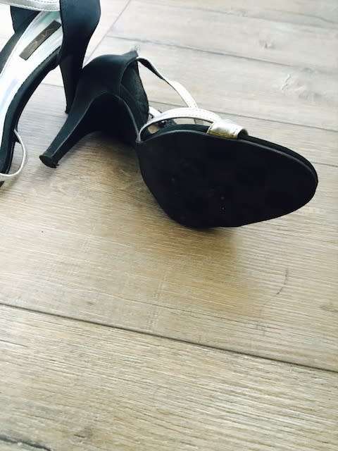 BLACK AND SILVER HEELS - SIZE: 4