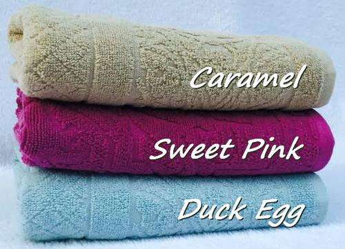 CUTE AS A BUTTON HAND TOWEL! AFFORDABLE QUALITY! R1 BID - DONT MISS OUT!!