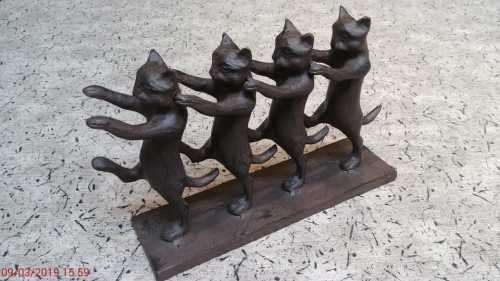 Stunning Cast Iron "Cats" Ornament - 2904g