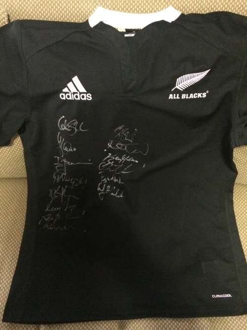 All Blacks signed rugby jersey 2012  !!!