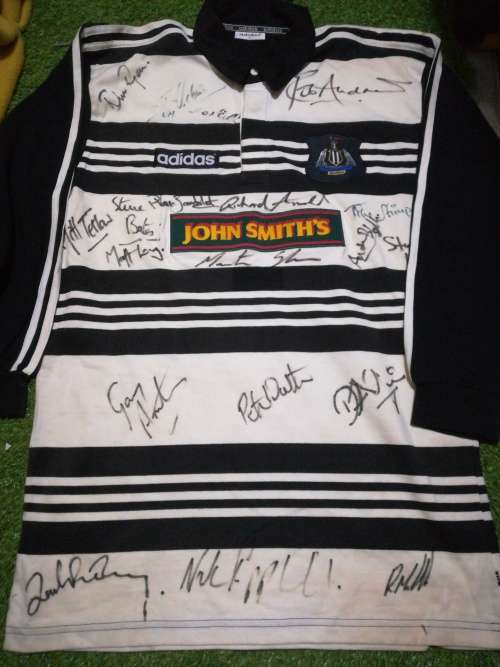 Newcastle Rugby Jersey signed Size L
