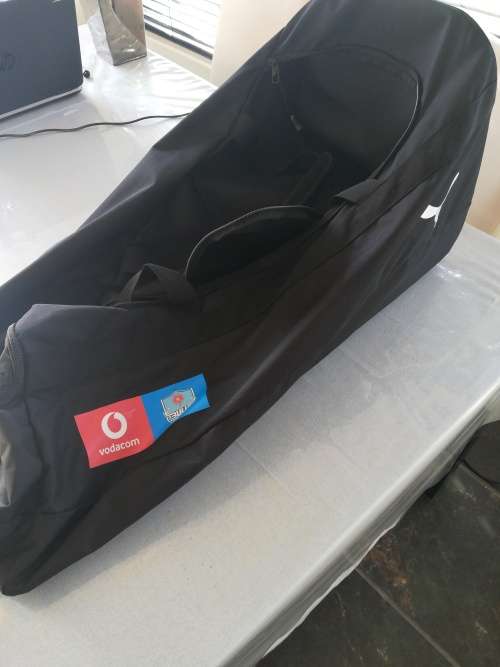 Bulls Players Travel Kitbag with wheels and pullout handle