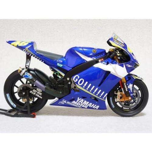 2005 Yamaha YZR-M1 - Valentino Rossi - World Champion 2005