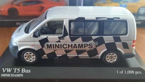 Volkswagen T5 Bus - 2003 `Minichamps`