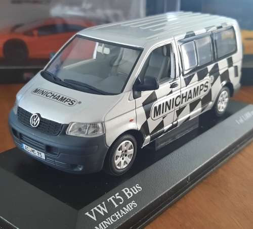 Volkswagen T5 Bus - 2003 `Minichamps`