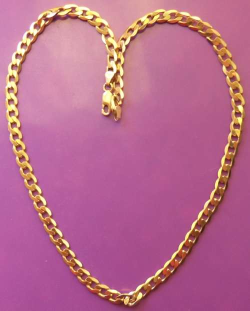 Beautiful 9ct Gold Necklace. Details below.