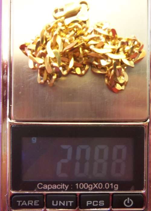 Beautiful 9ct Gold Necklace. Details below.