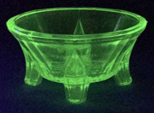 Wee little Uranium Glass Bowl......80 mm diameter