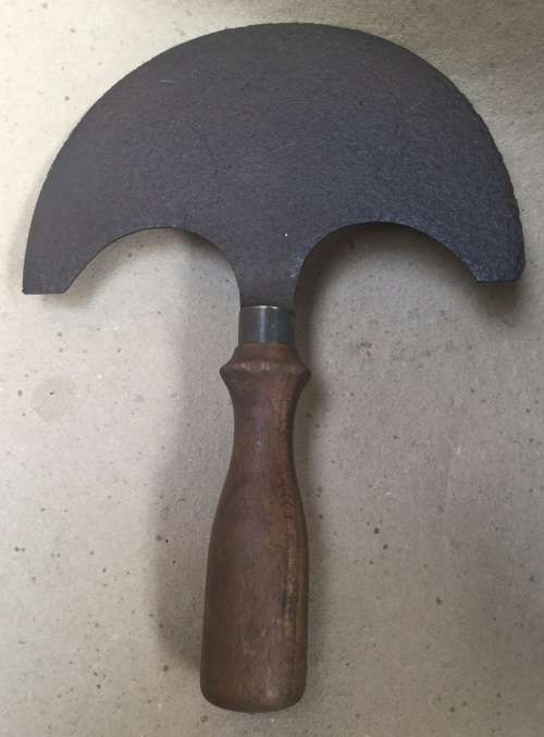 Round faced leather working tool.......175 mm width......needs sharpening & polishing